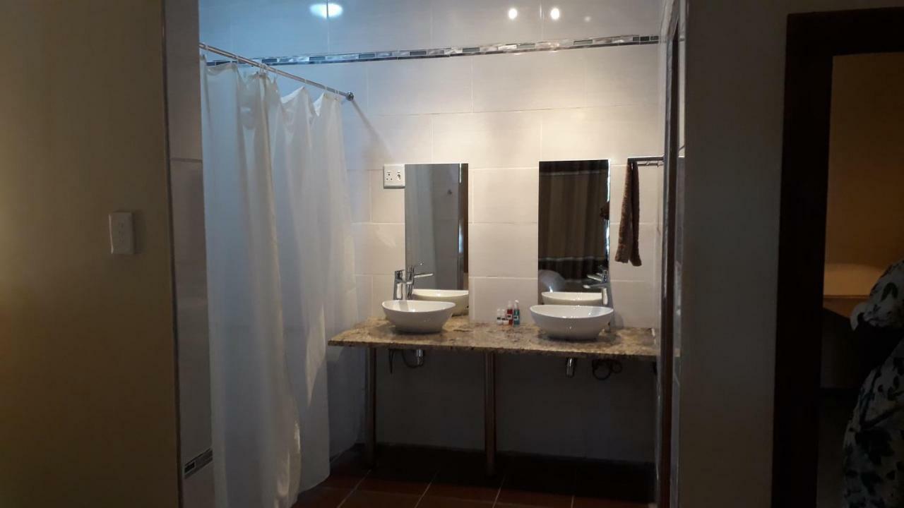 Divundu Guest House Exterior photo